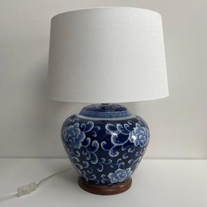 Original Ralph Lauren Blue Chinoserie Flower Porcelain Table Lamp