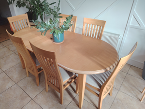 Solid extendable dining table & 6 chairs 