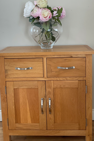 Oak side board in great condition 